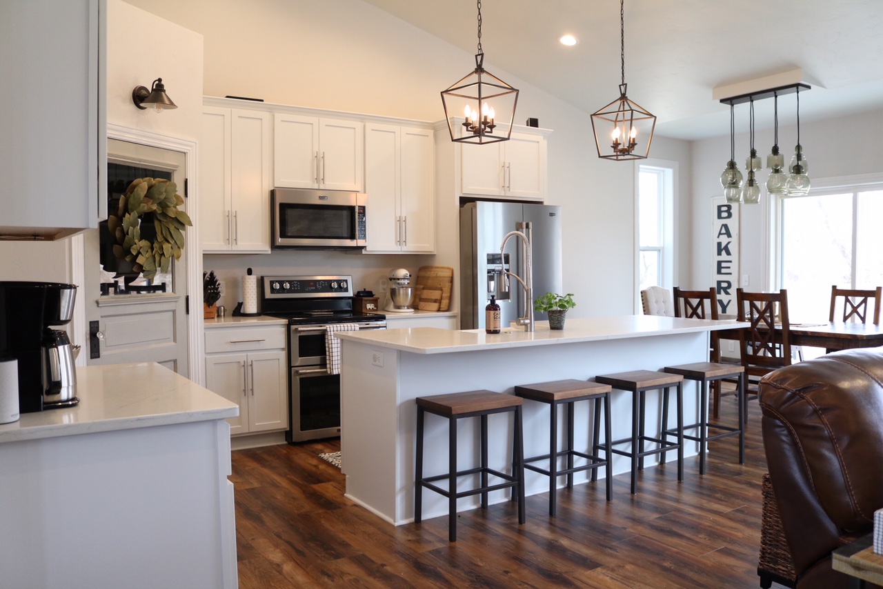 Modern Farmhouse Kitchen Reveal - SUGAR MAPLE notes