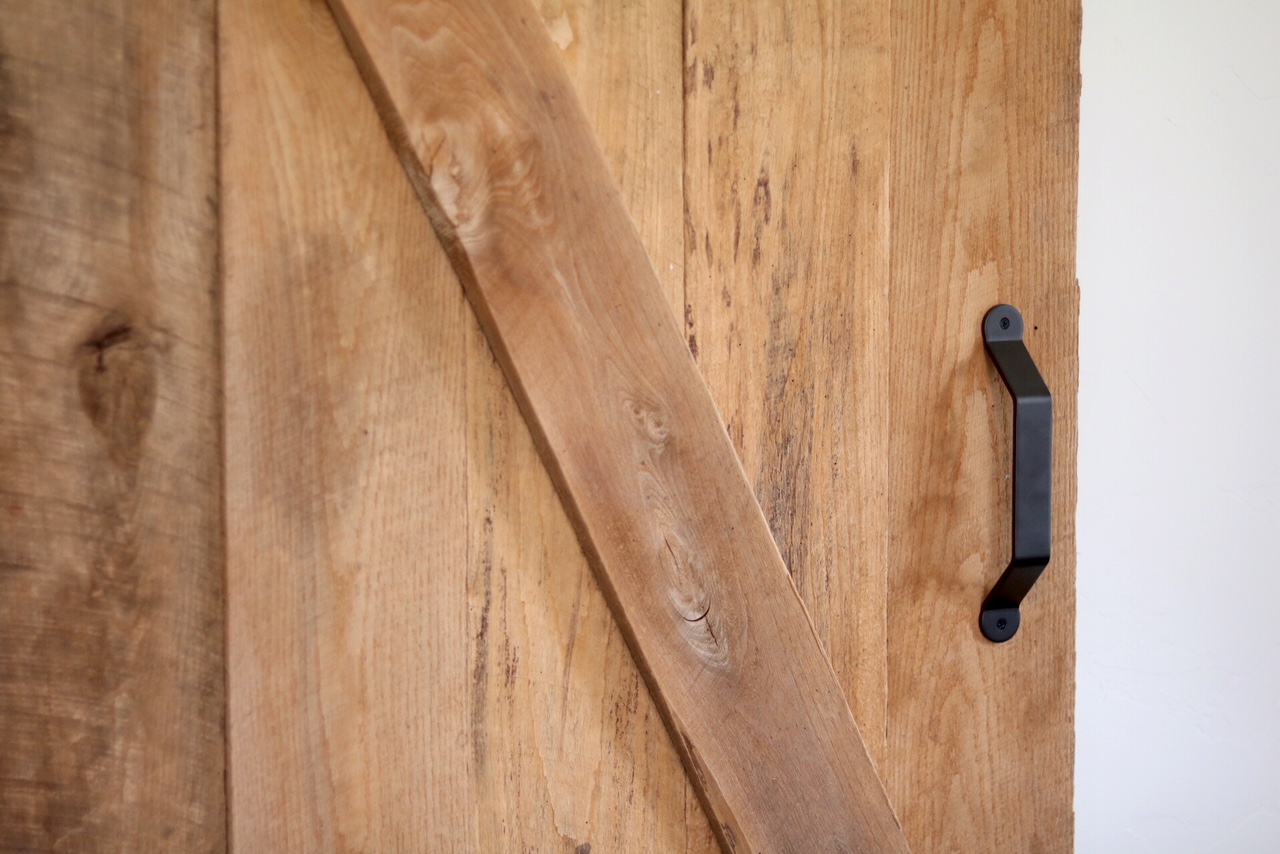 DIY Sliding Barn Door National Hardware Handle - SUGAR MAPLE notes