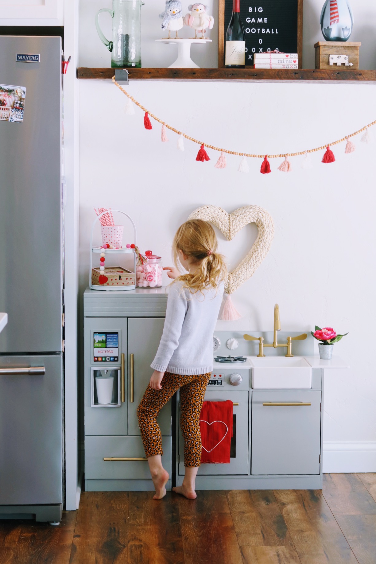 Valentine Themed Play Kitchen - SUGAR MAPLE notes