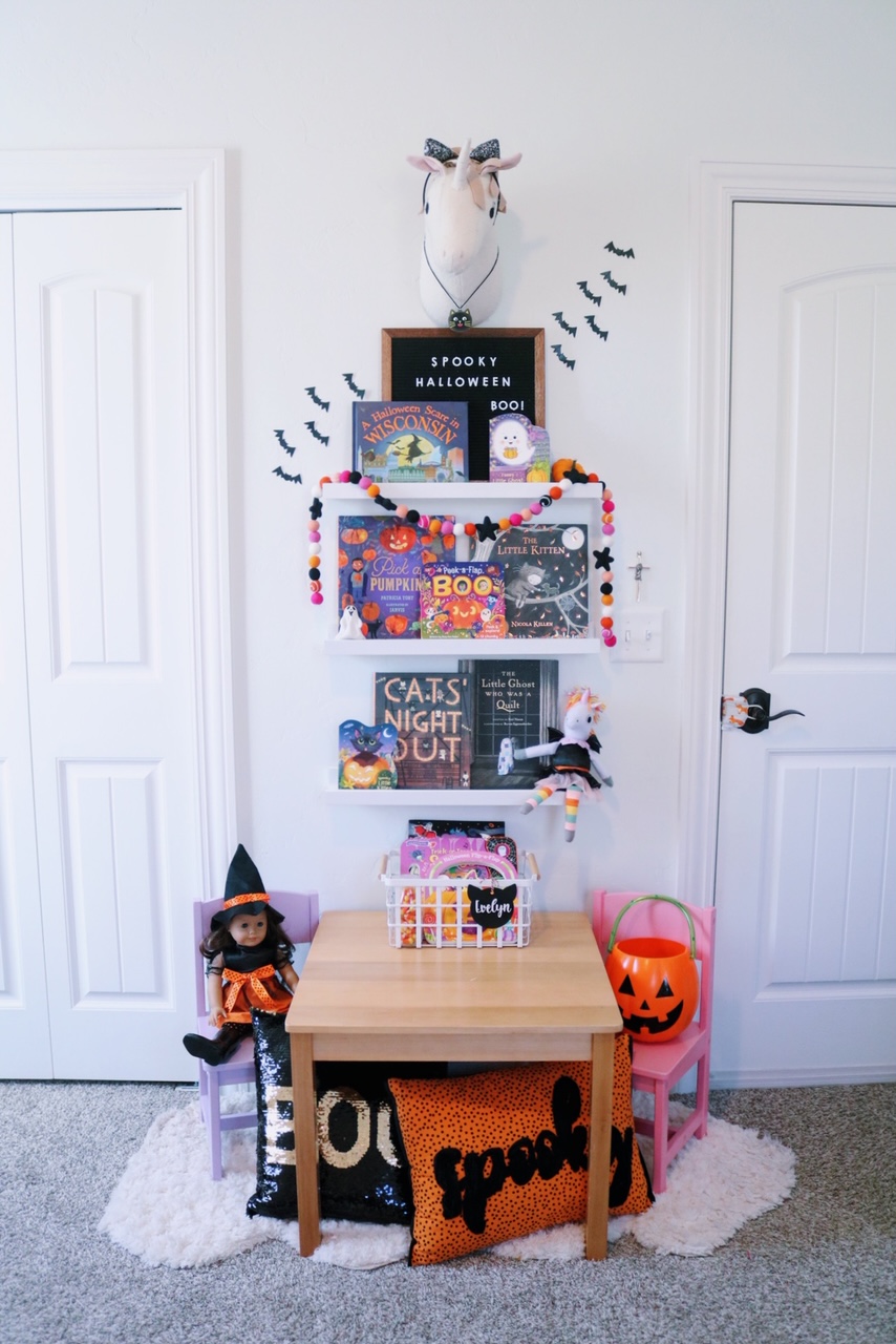 Halloween Kids Book Wall - Book Ledge #halloween #halloweenbooks #kidsbooks #bookshelfie